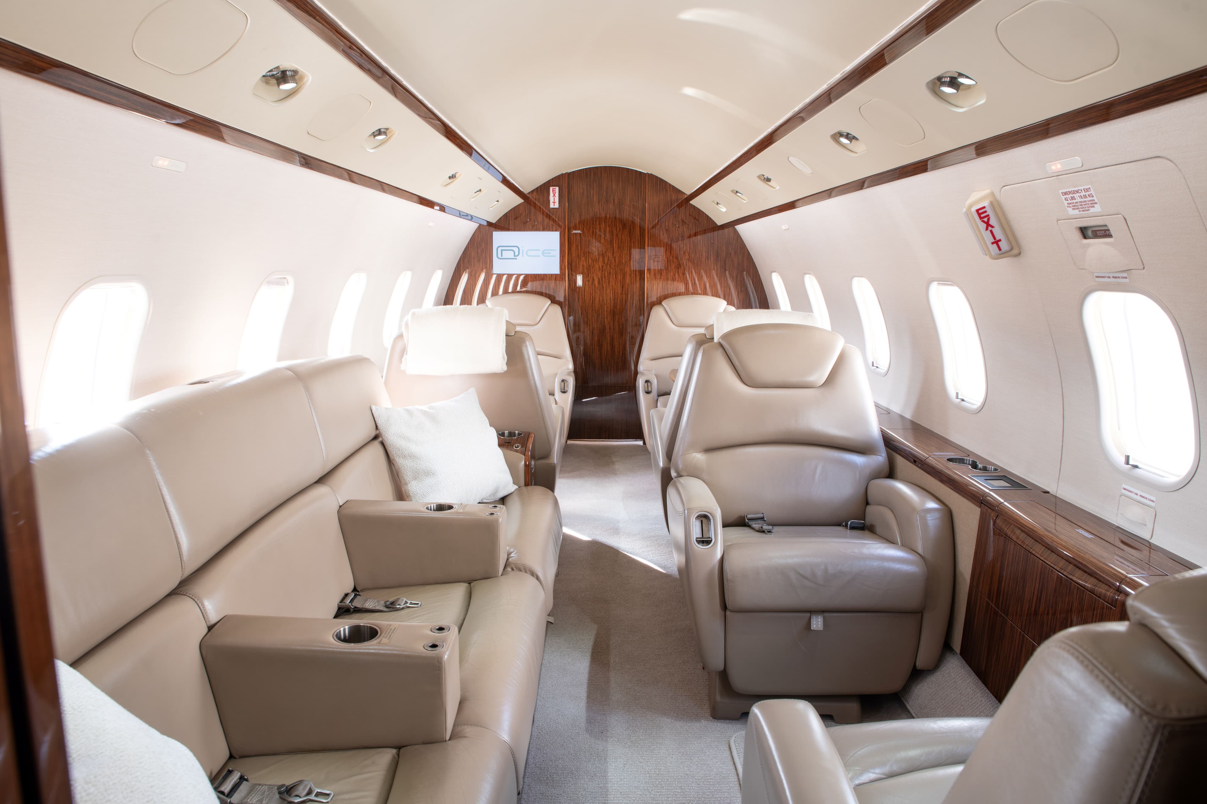 Challenger 300 C-FOCL
