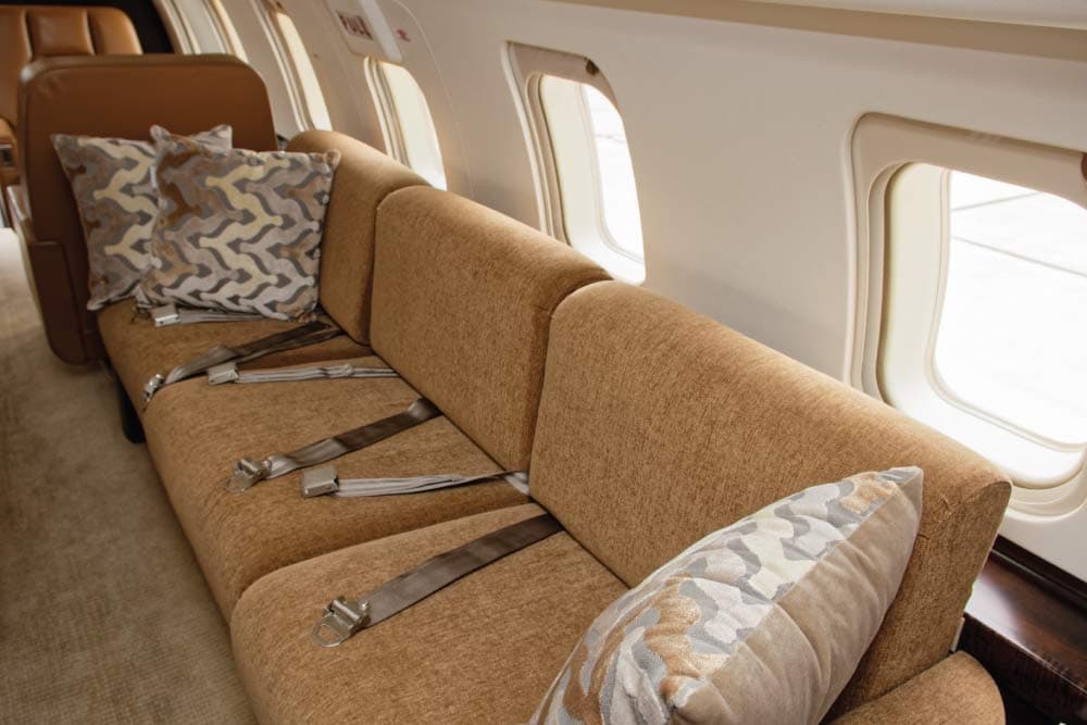 Challenger 605 C-FVDN