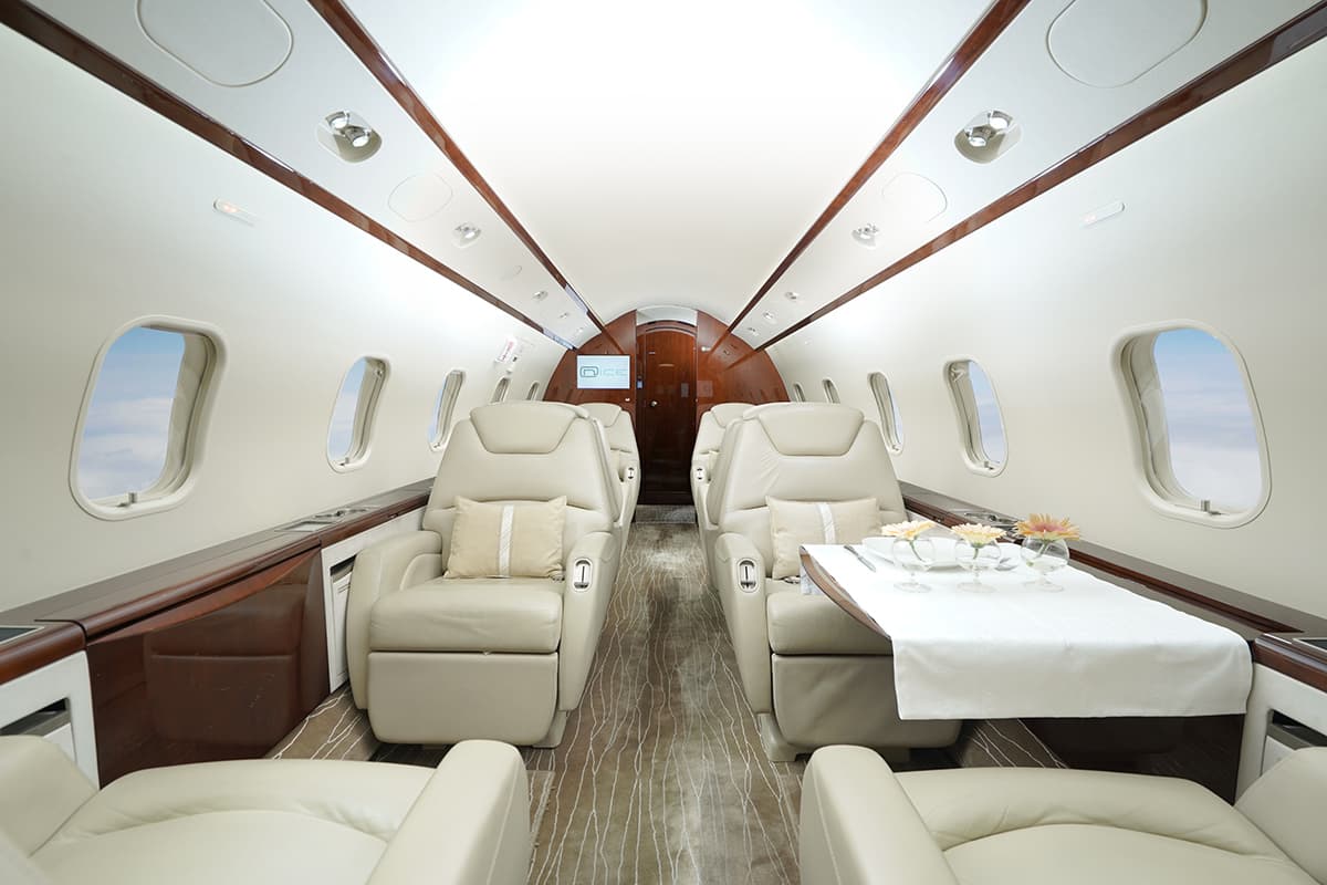Challenger 300 C-FWUT