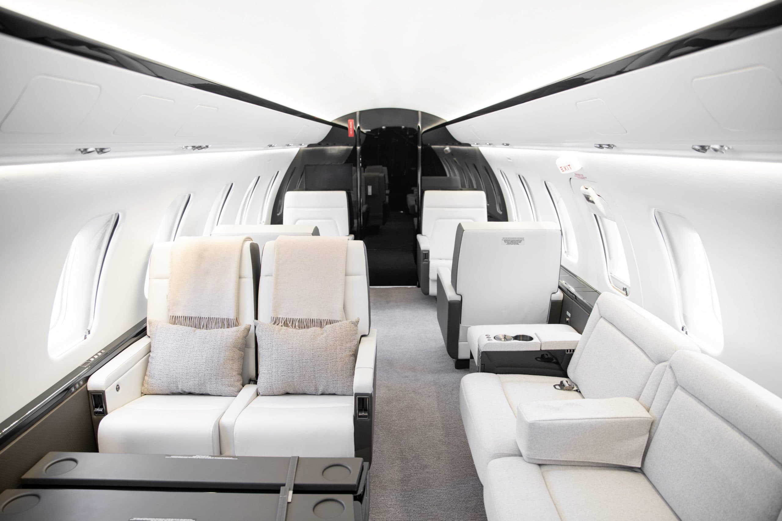 Challenger 605 C-GODB