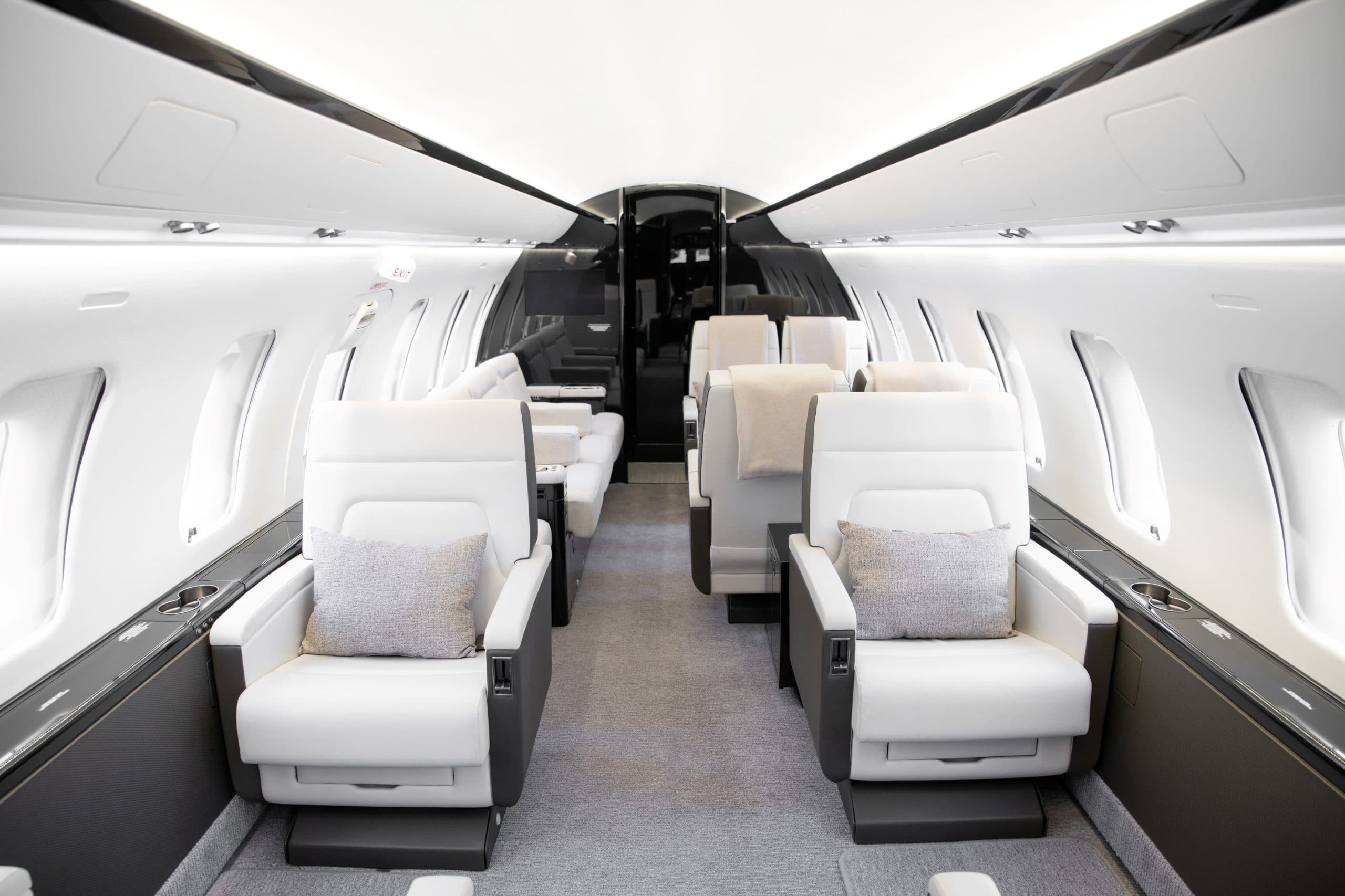 Challenger 605 C-GODB