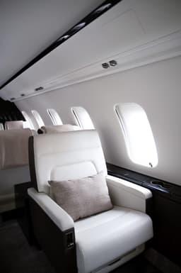 Challenger 605 C-GODB