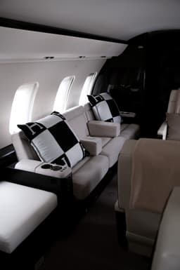 Challenger 605 C-GODB