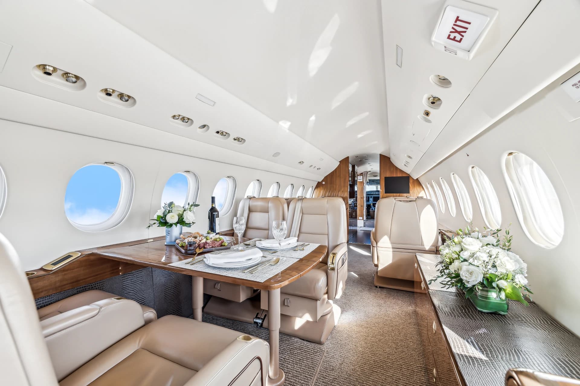 Falcon 7X C-GOFJ