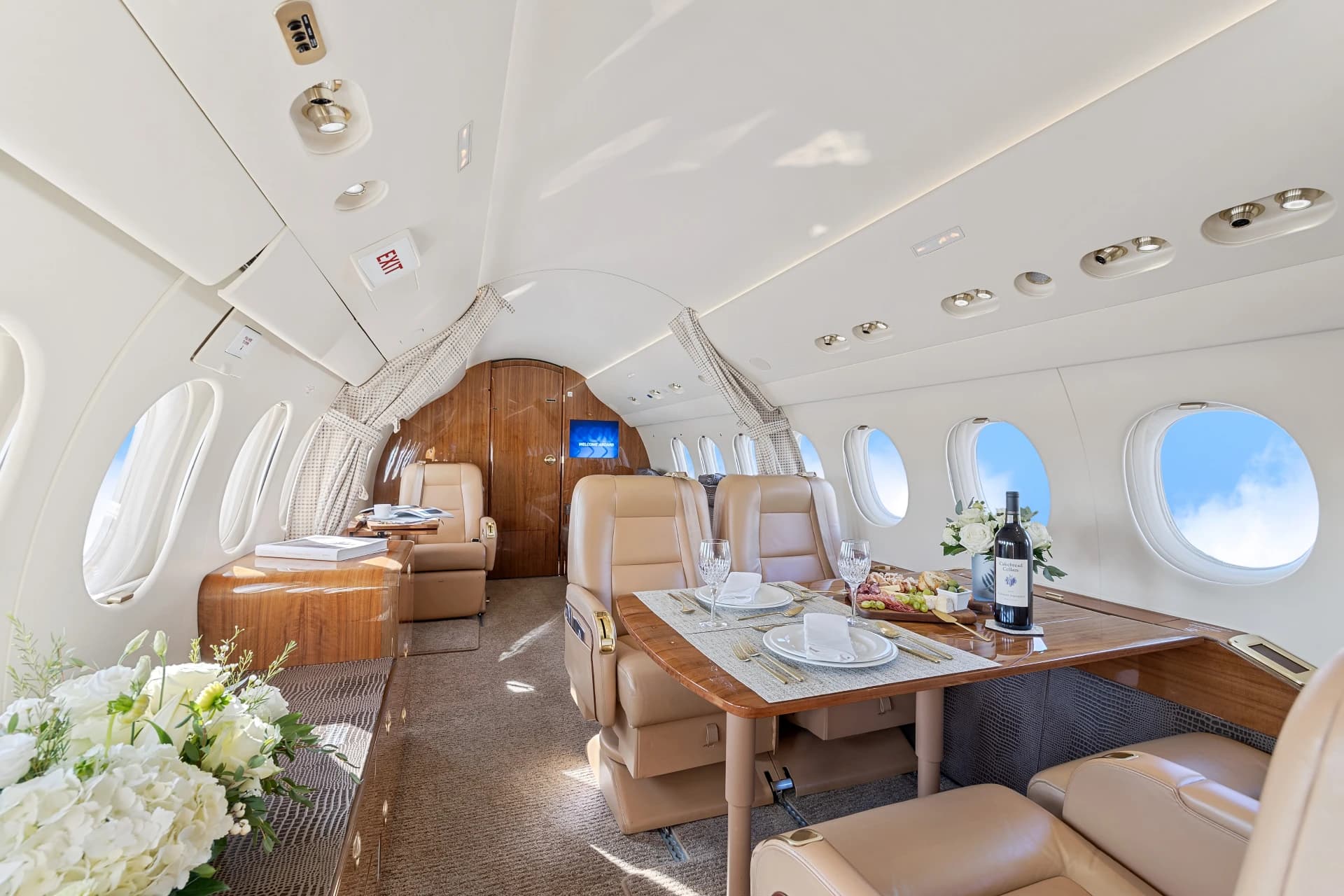 Falcon 7X C-GOFJ