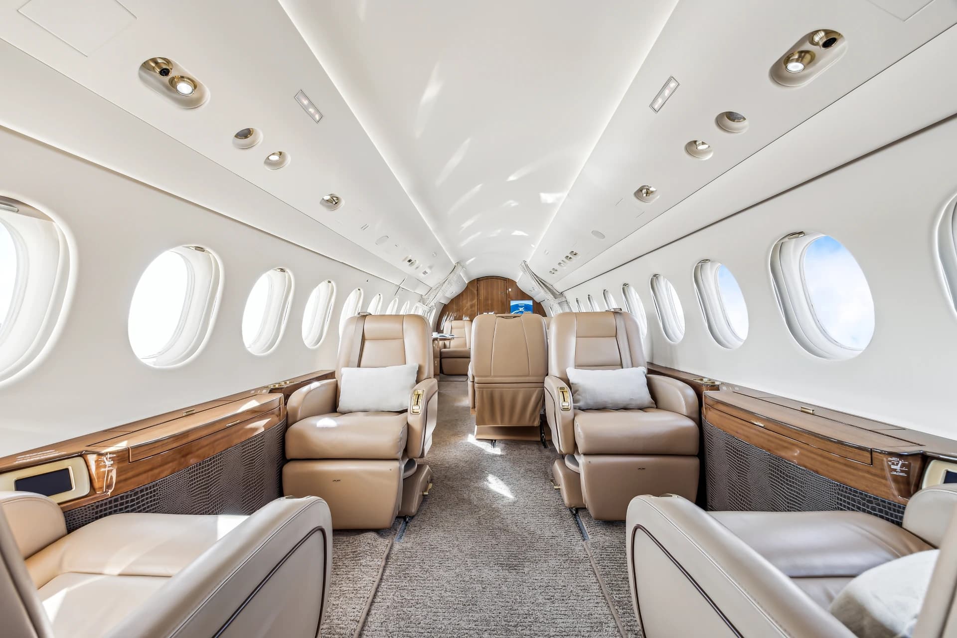 Falcon 7X C-GOFJ