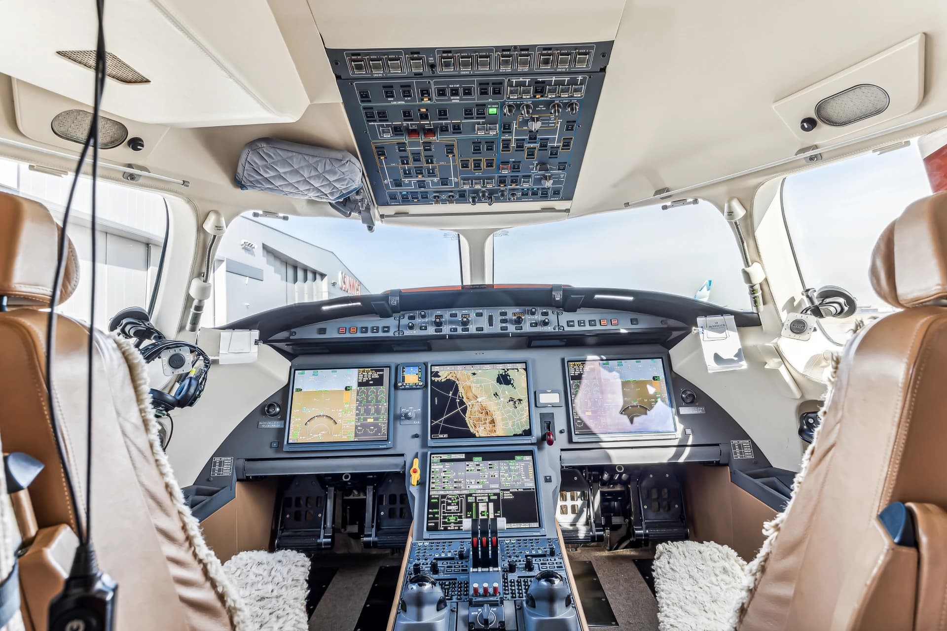 Falcon 7X C-GOFJ