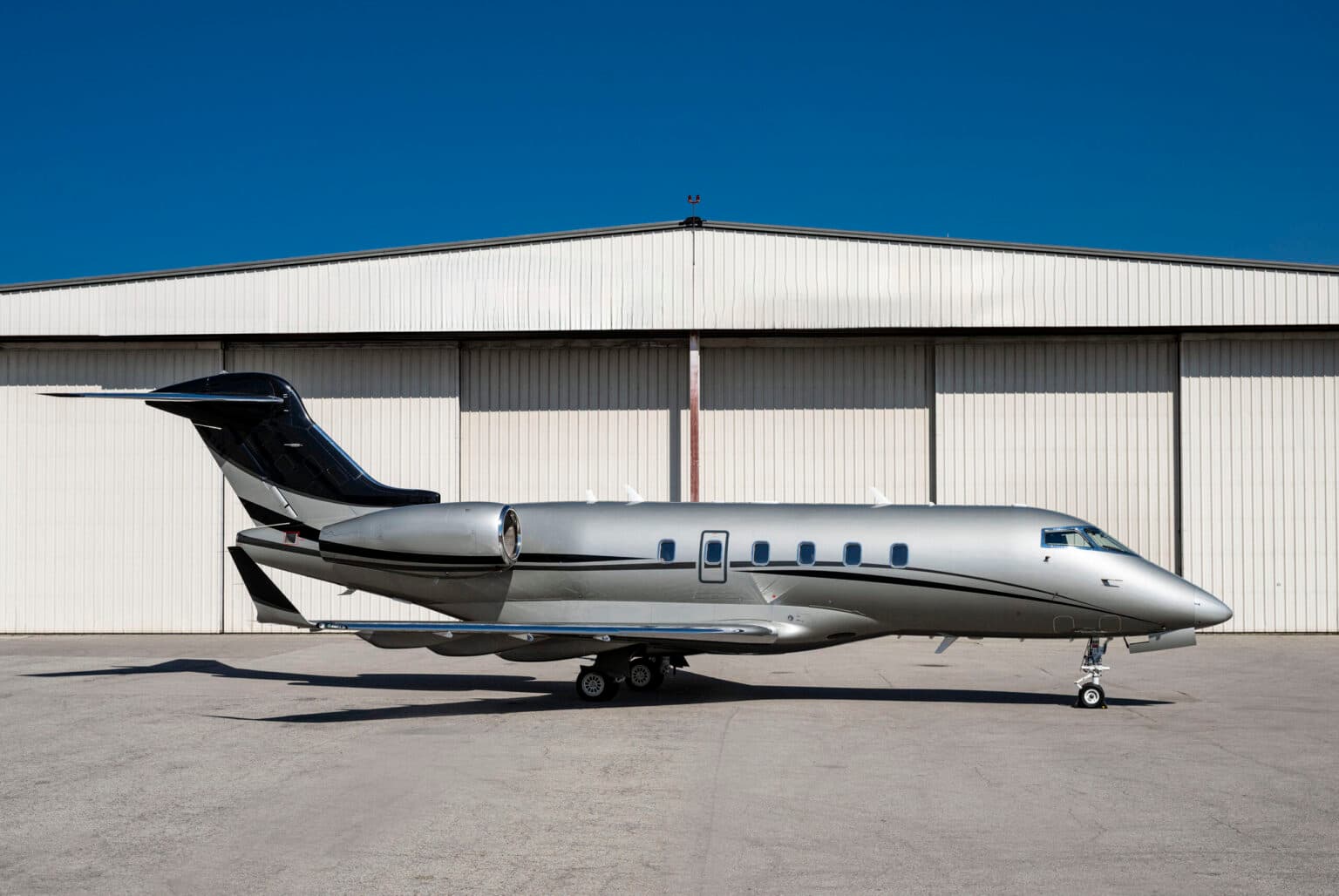 Challenger 300 C-GPGB