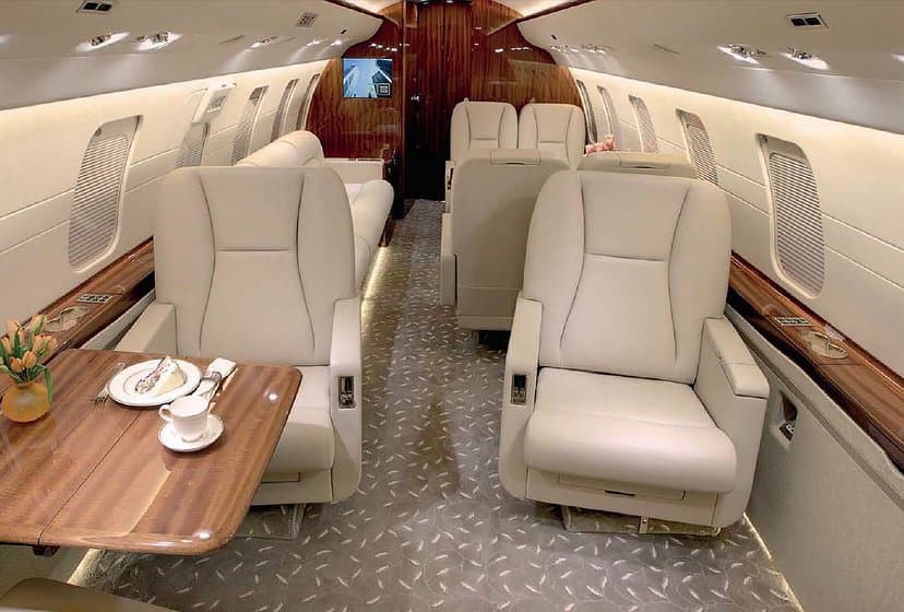 Challenger 605 C-GRMZ