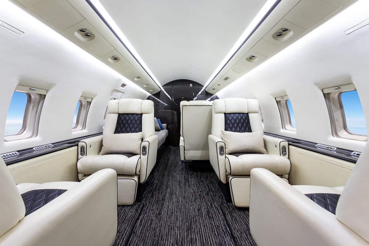 Challenger 604 C-GRUB