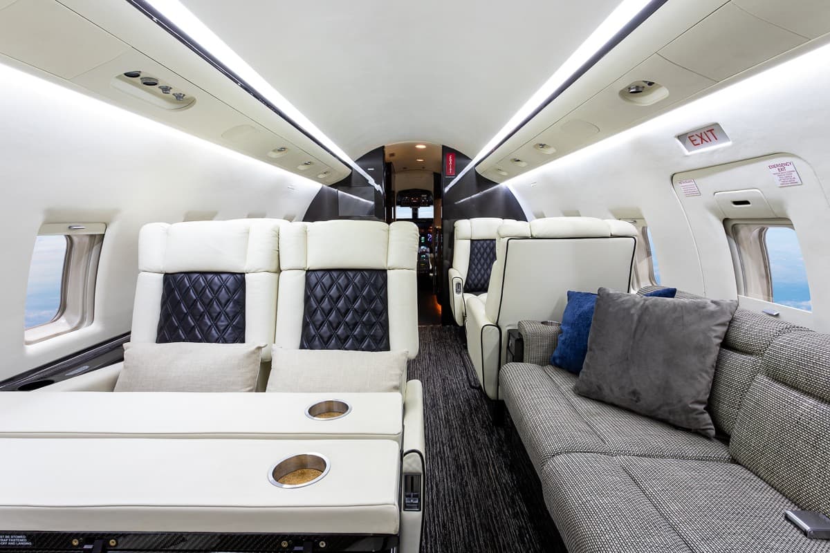 Challenger 604 C-GRUB