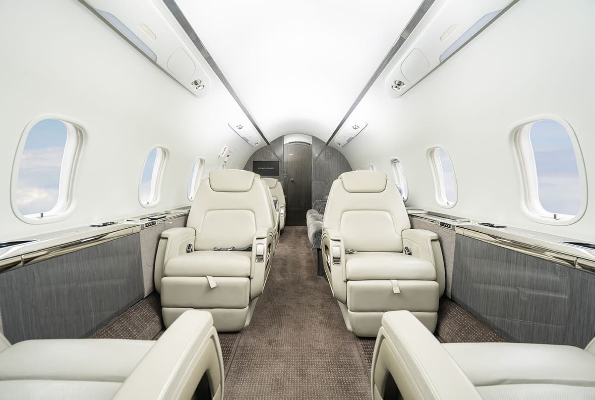 Challenger 350 C-GTPJ