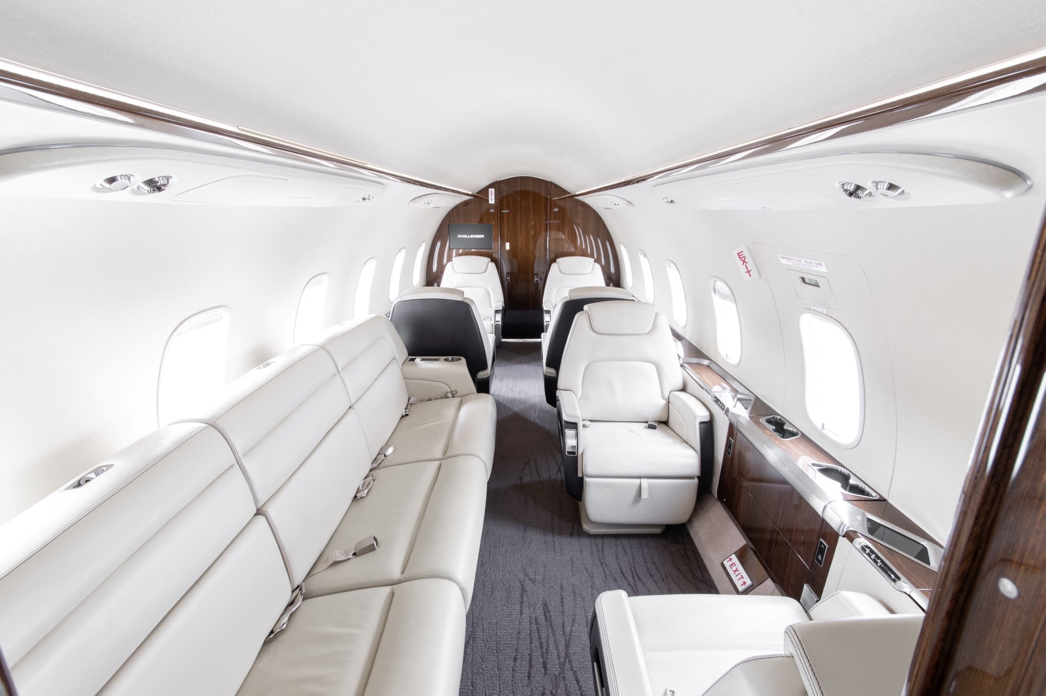 Challenger 350 C-GTUF