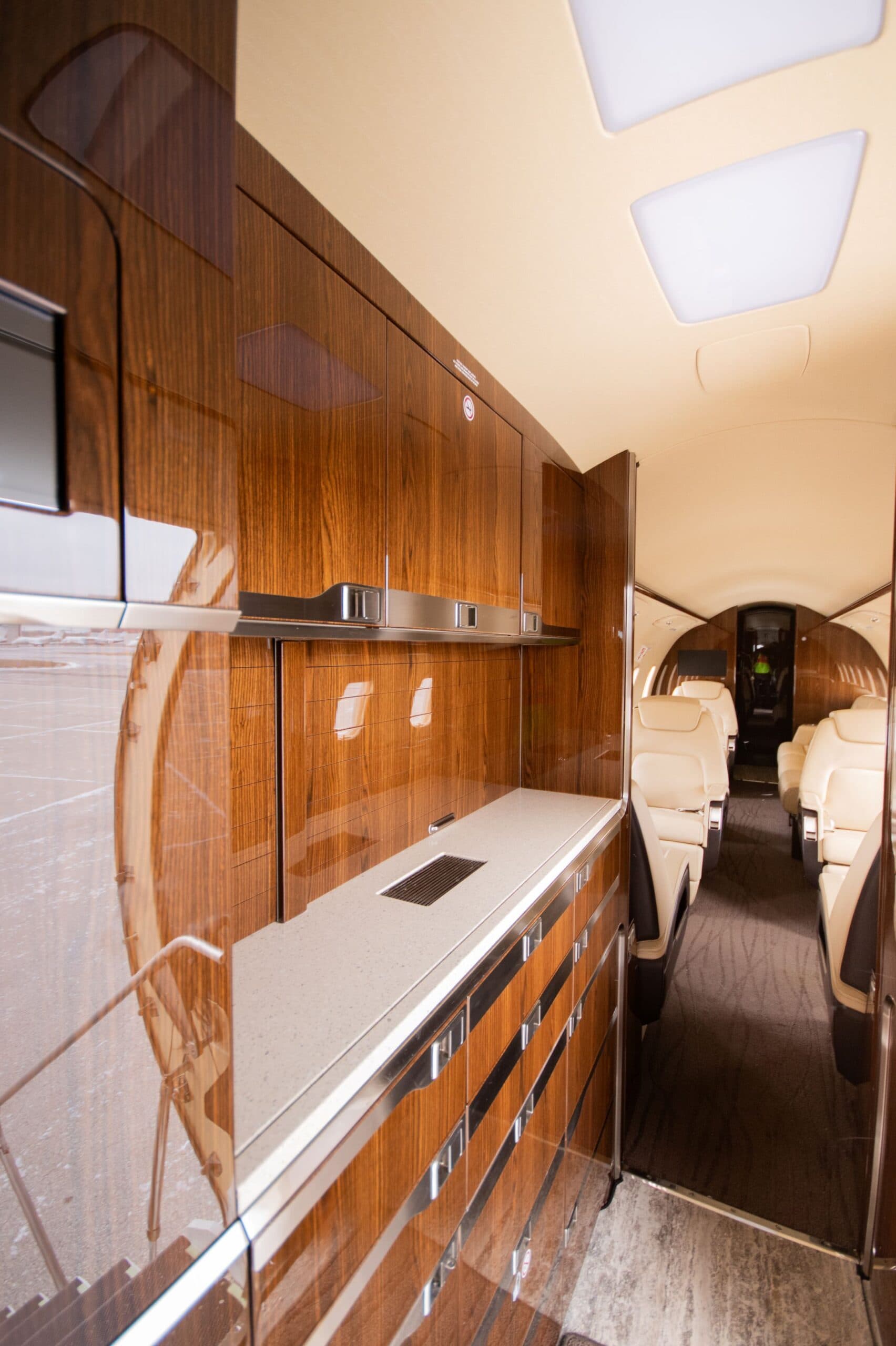 Challenger 350 C-GTUF
