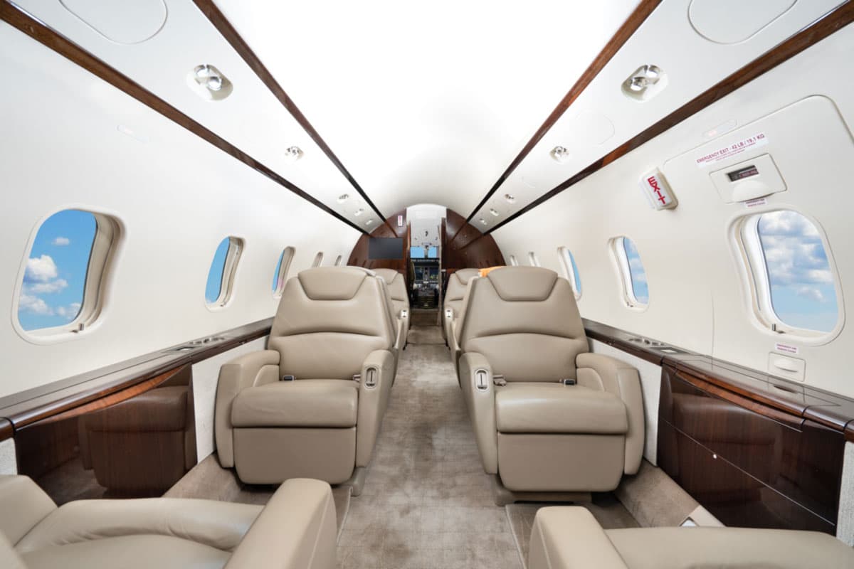 Challenger 300 C-GWWW