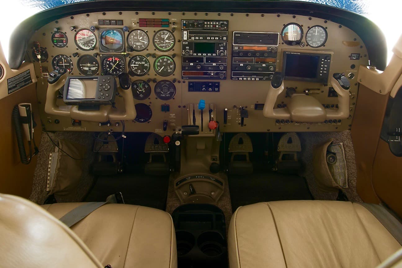 Piper PA-32R-301 CP-2681