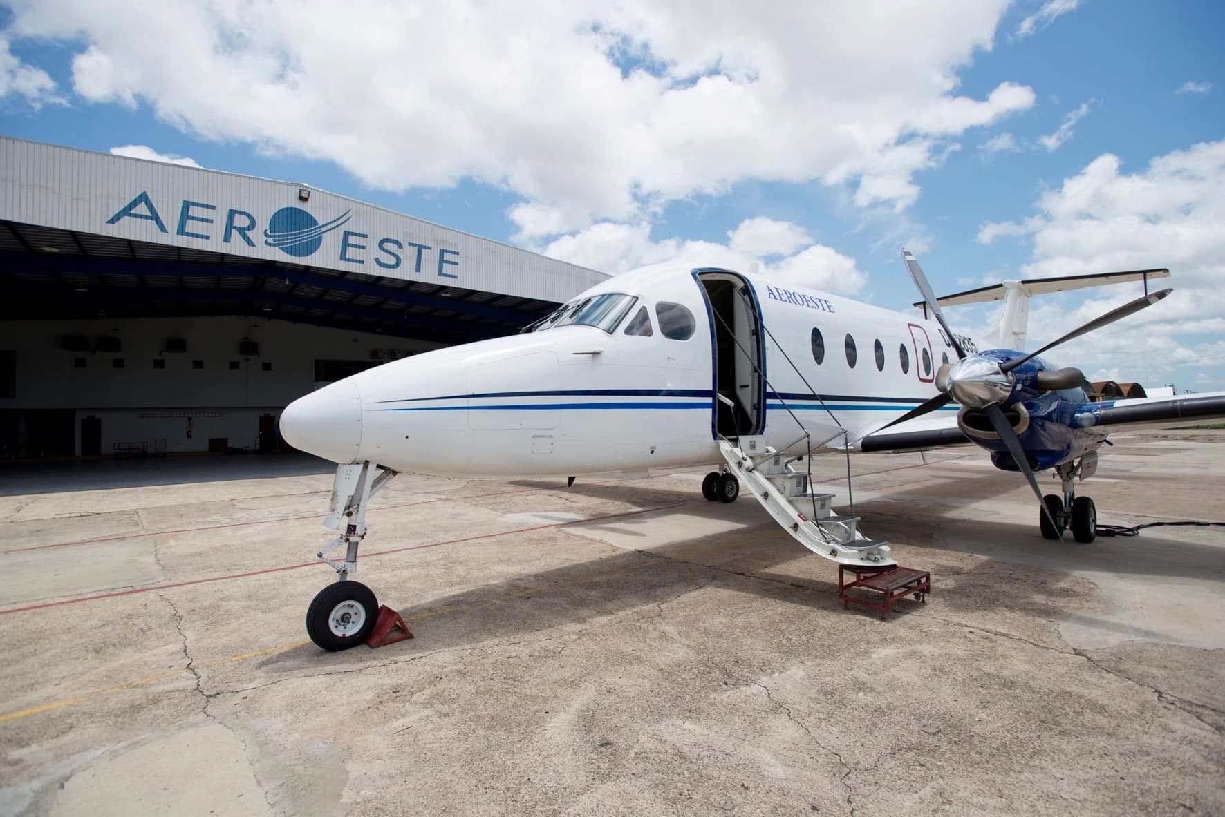 Beechcraft 1900D CP-2835
