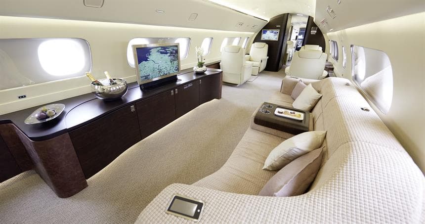 Embraer Lineage 1000 D-ANNI