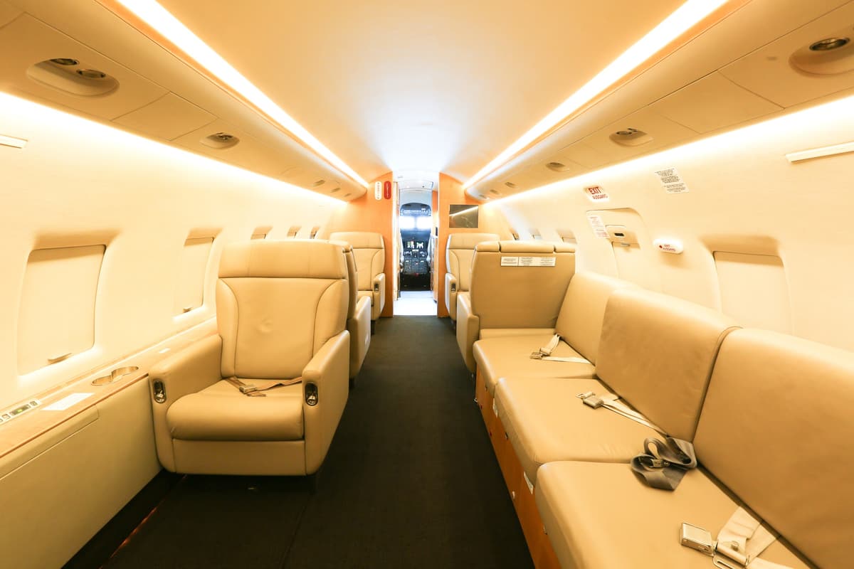 Challenger 604 D-AONE