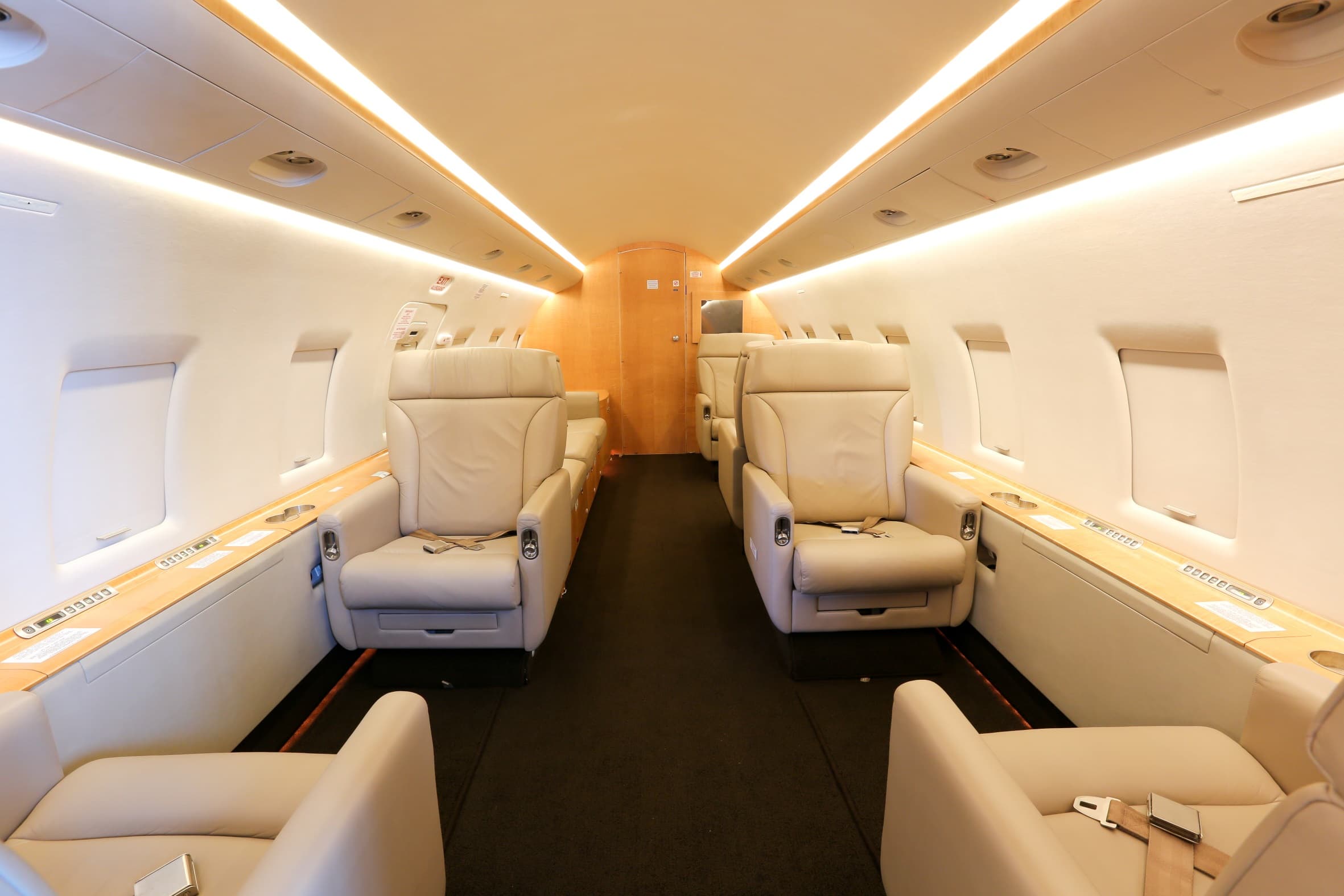 Challenger 604 D-AONE