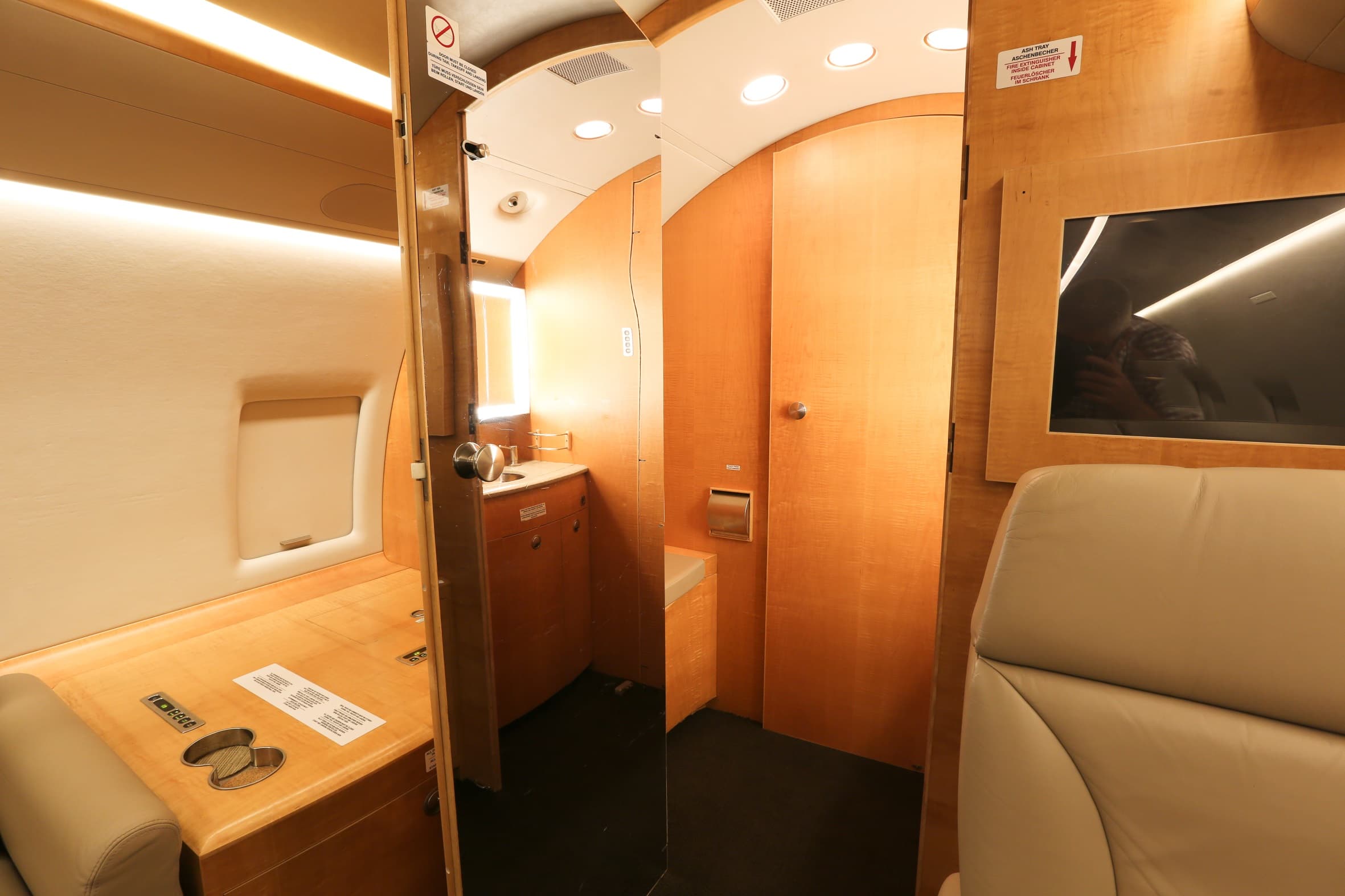 Challenger 604 D-AONE