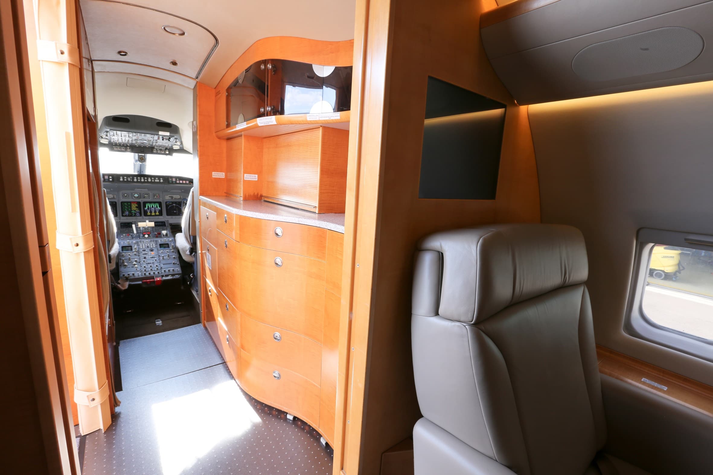Challenger 604 D-AONE
