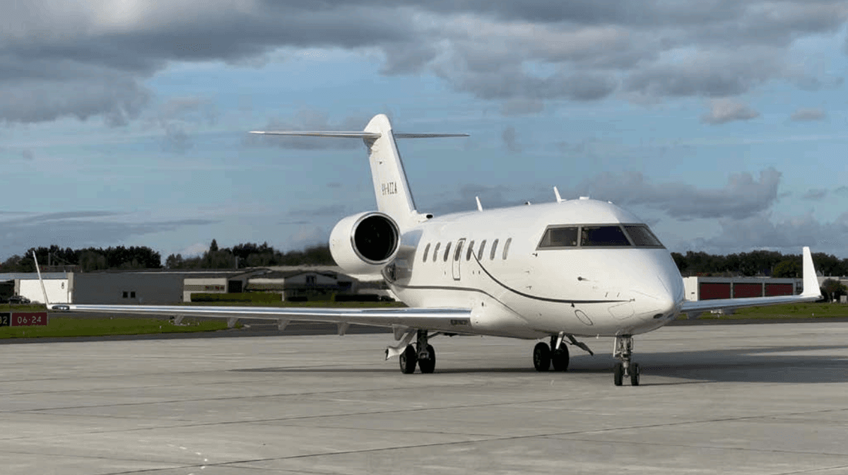 Challenger 605 D-AZZA