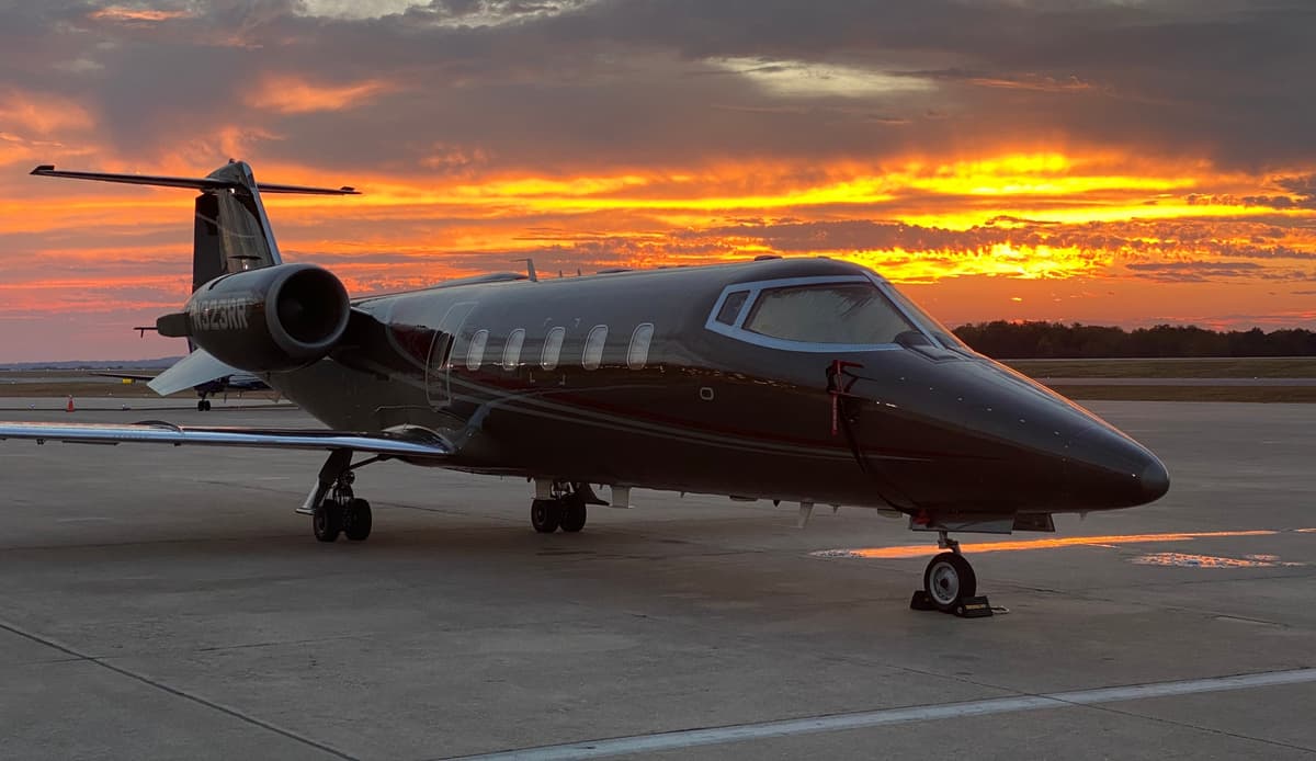 Learjet 60 N323RR