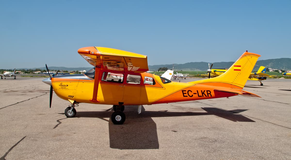 Cessna 206 EC-LKR