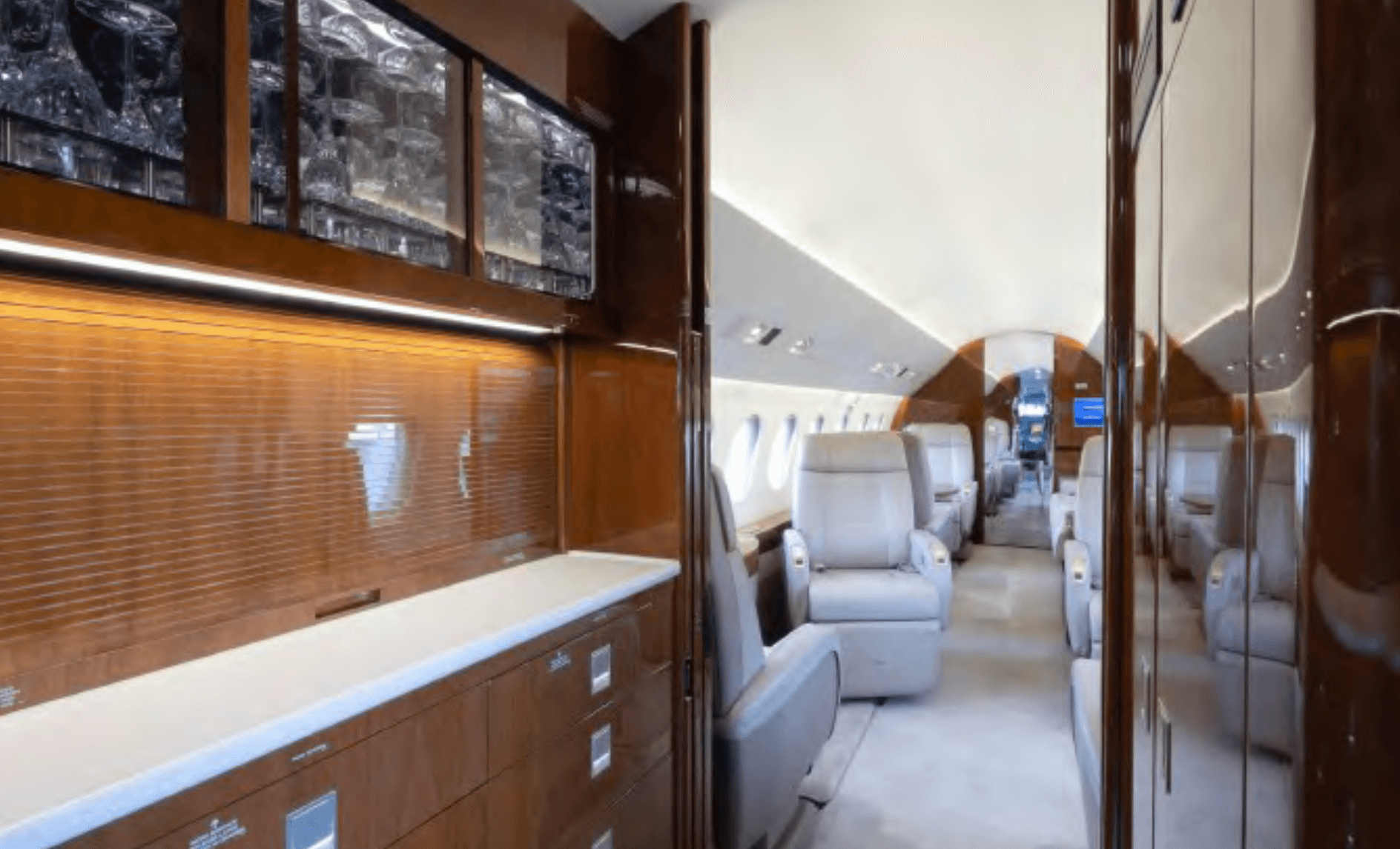 Falcon 2000LX EC-OEV