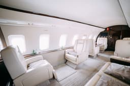 Challenger 605 EI-TAT