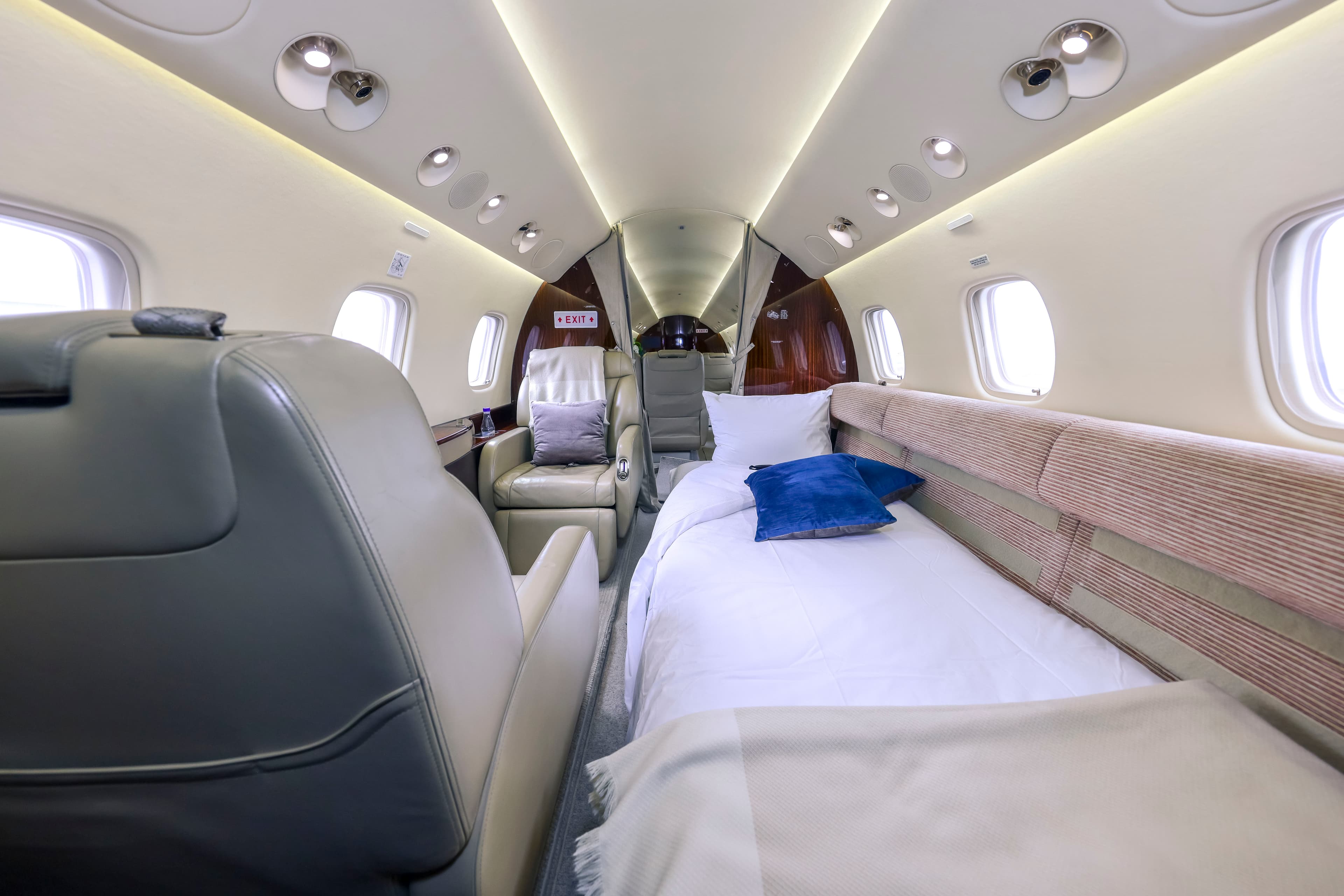 Embraer Legacy 650 F-HBAN