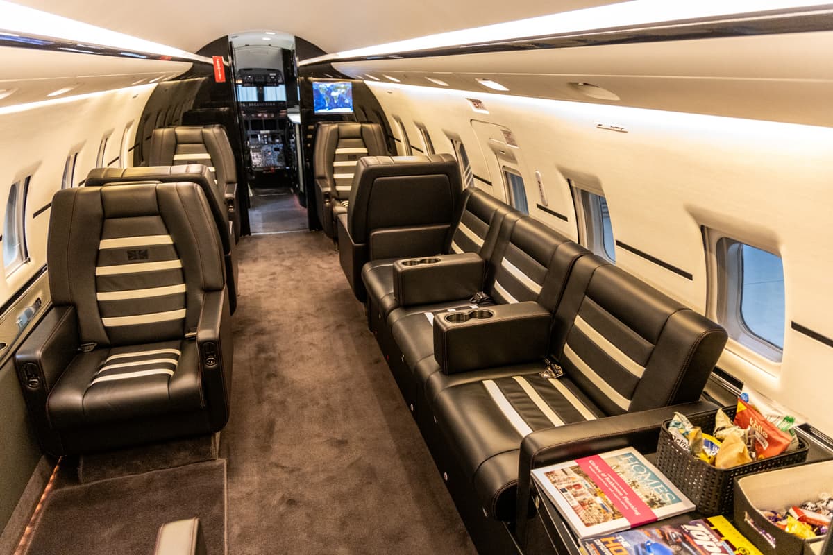 Challenger 604 G-DAYA