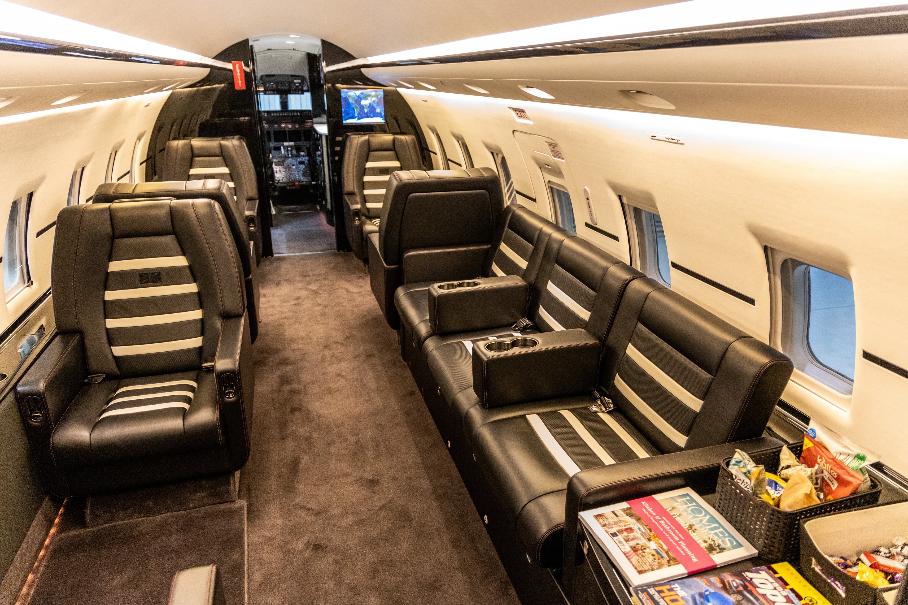 Challenger 604 G-DAYA