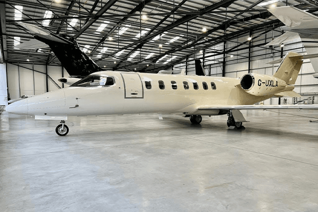 Learjet 40 G-UXLA