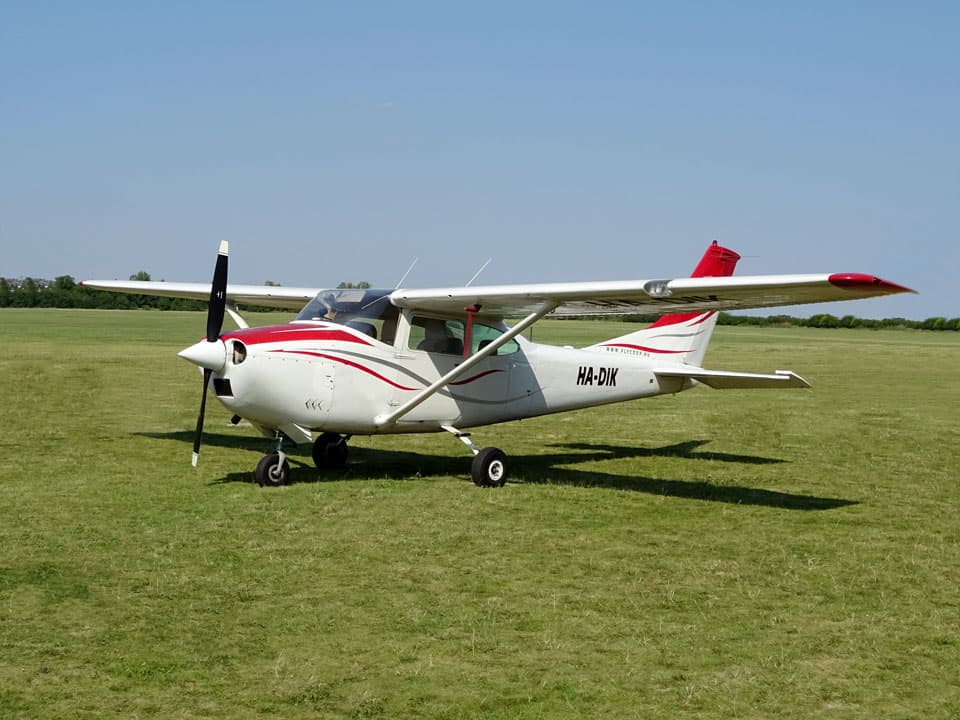 Cessna 182 HA-DIK