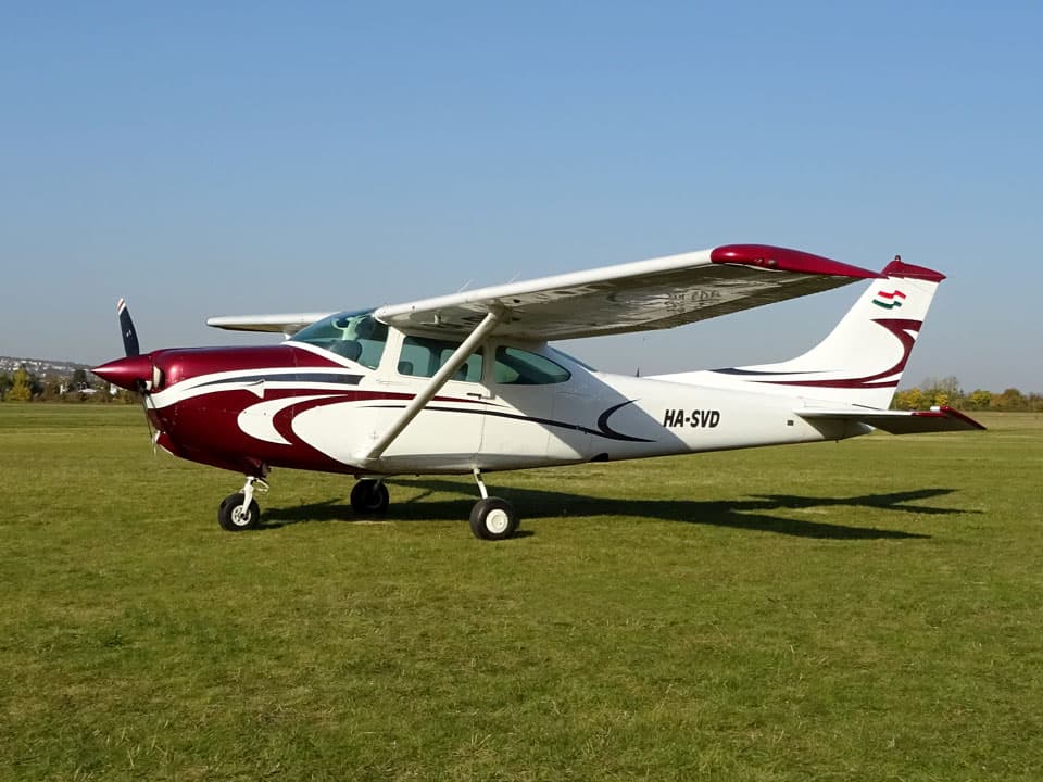Cessna 182 HA-SVD