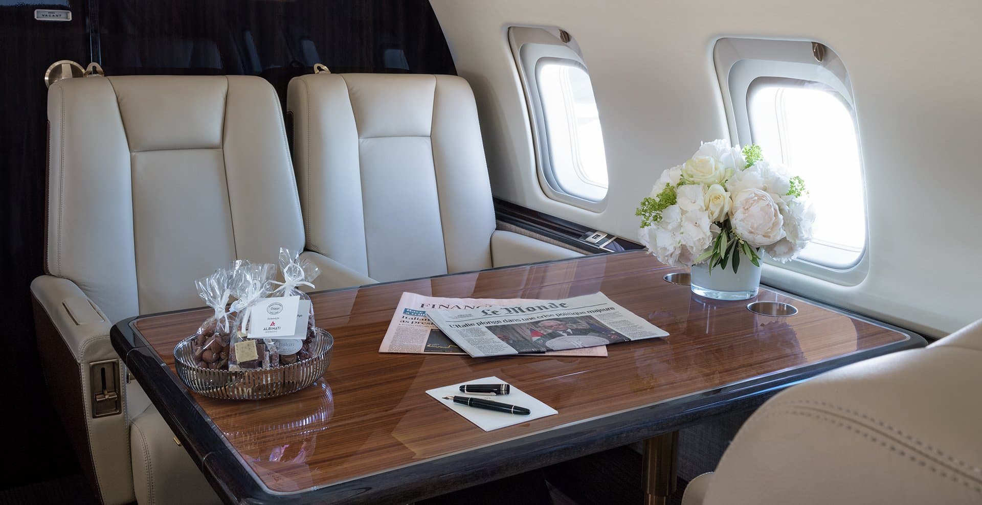 Challenger 604 HB-JRQ