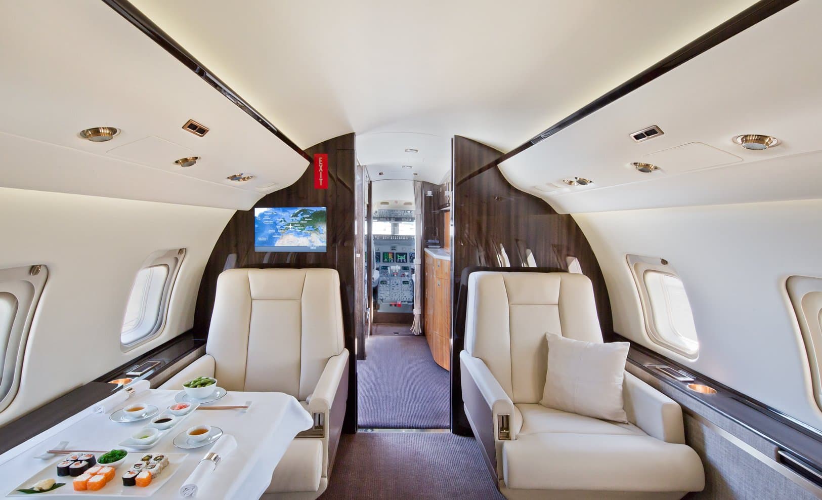Challenger 604 HB-JRQ