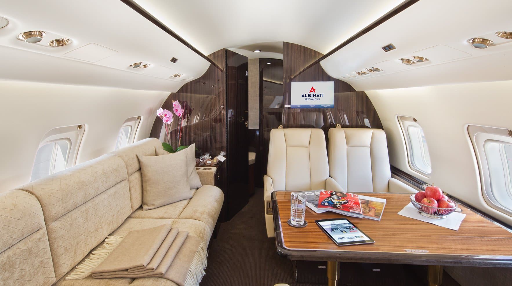 Challenger 604 HB-JRQ