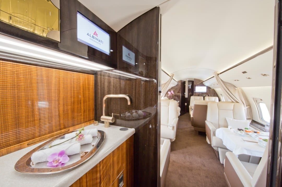 Challenger 604 HB-JRQ
