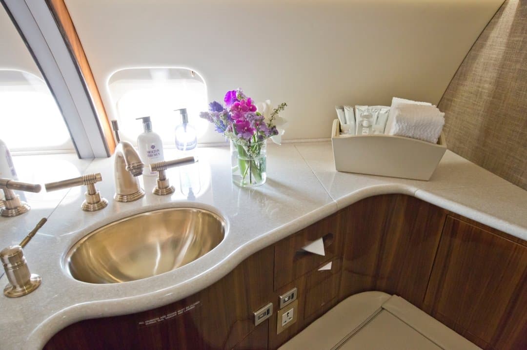 Challenger 604 HB-JRQ