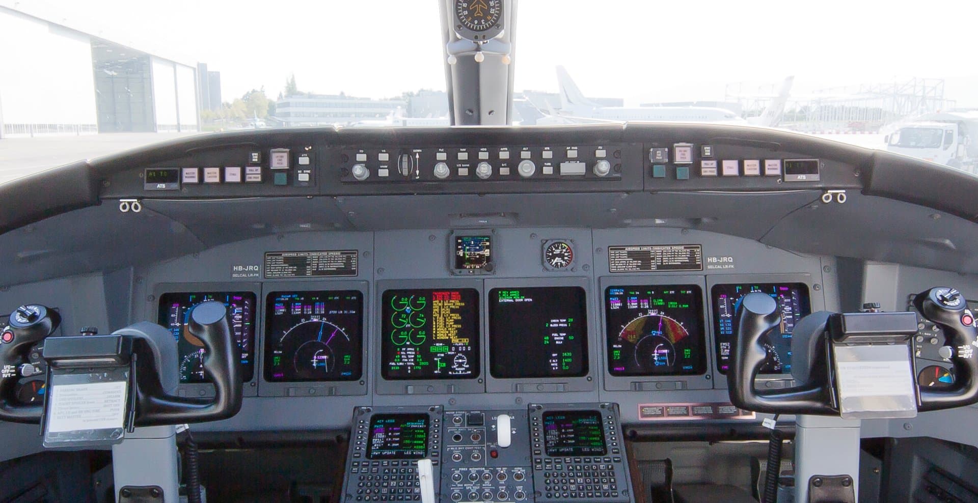 Challenger 604 HB-JRQ