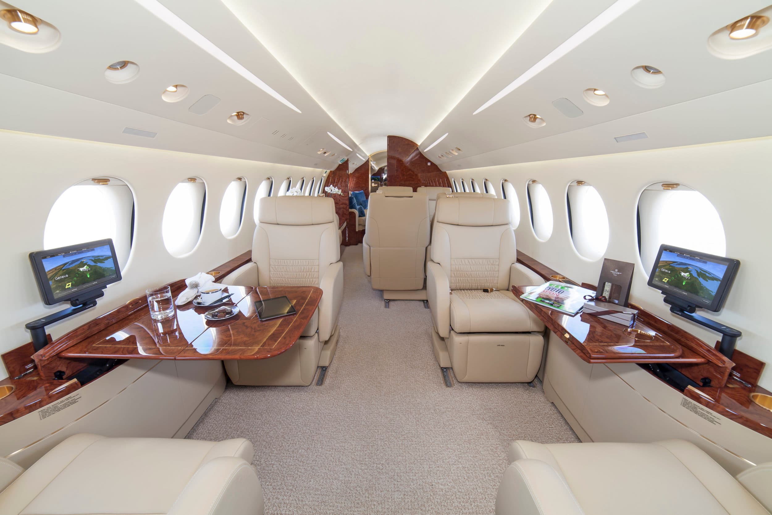 Falcon 8X HB-JSC