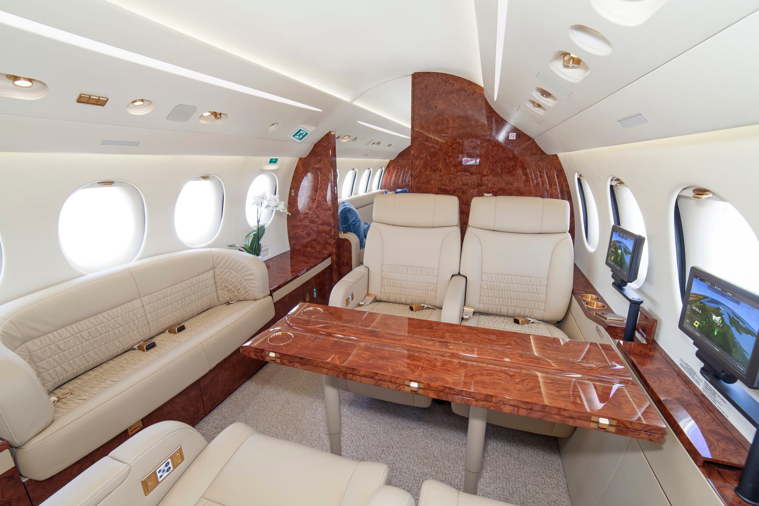 Falcon 8X HB-JSC