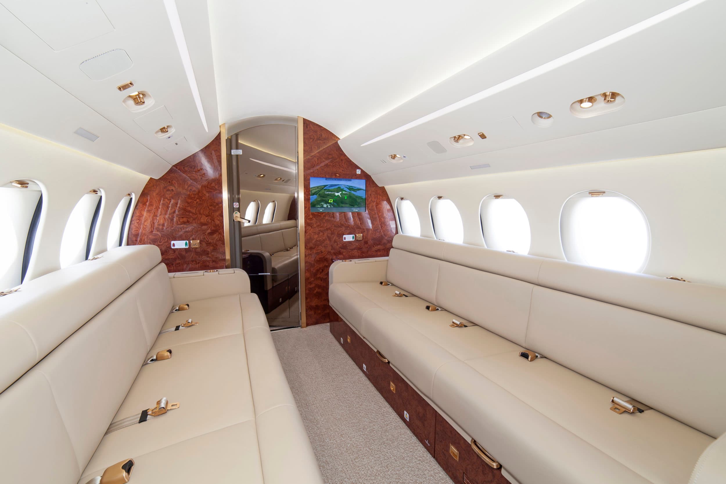 Falcon 8X HB-JSC