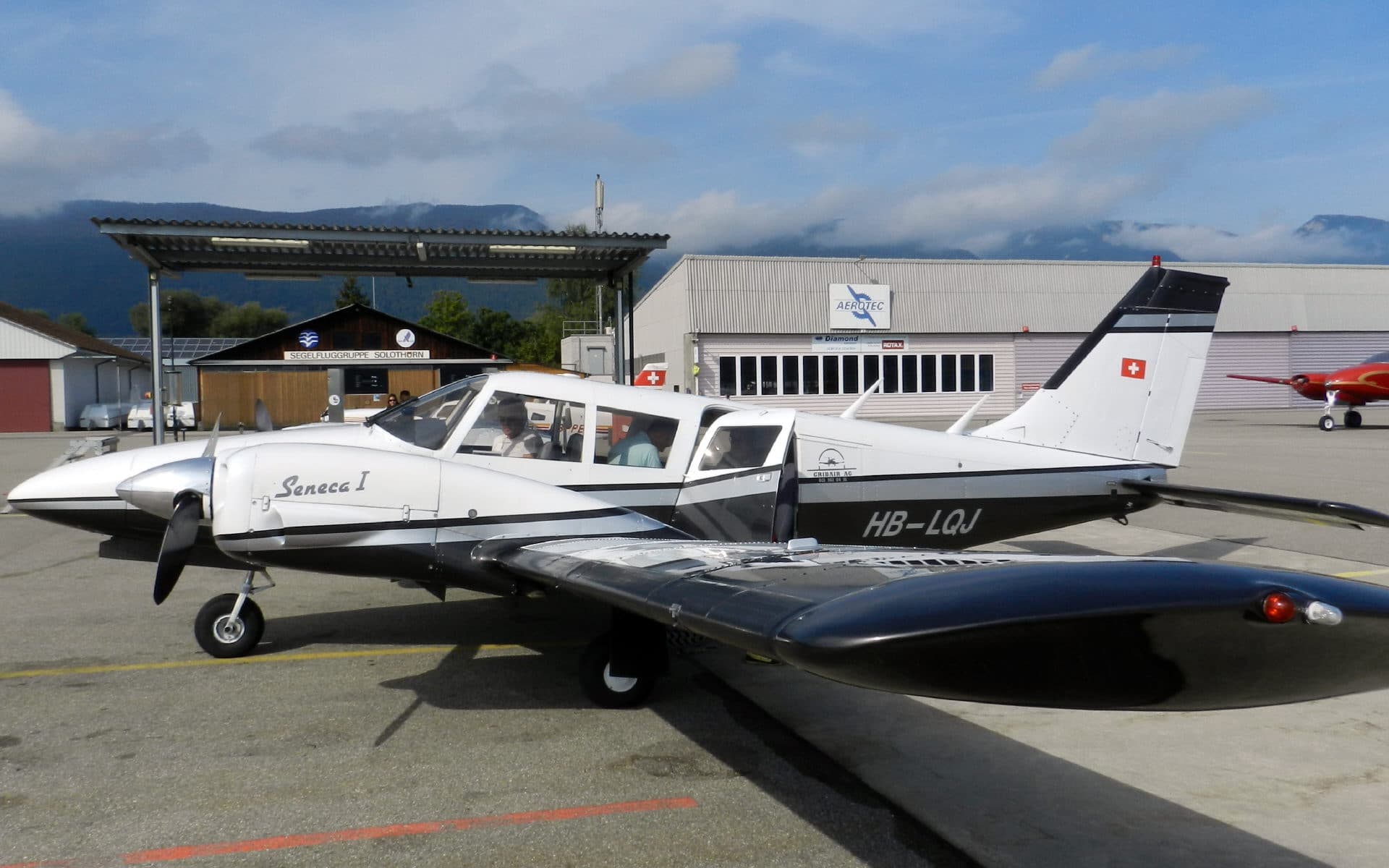 Piper PA-34-200 Seneca I HB-LQJ