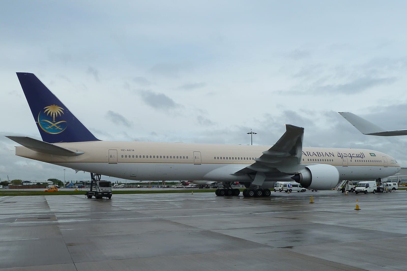 Boeing 777-200 HZ-AK14