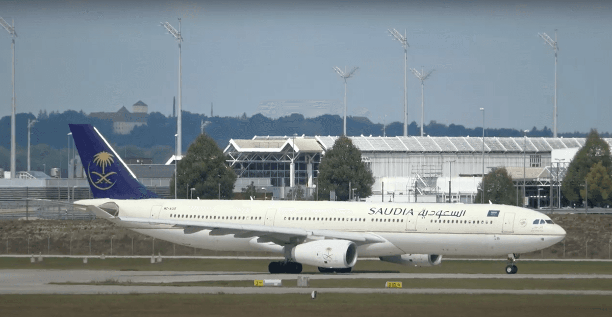 Airbus A330-300 HZ-AQ18