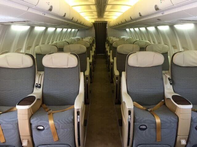 Boeing 737-500 HZ-FM1